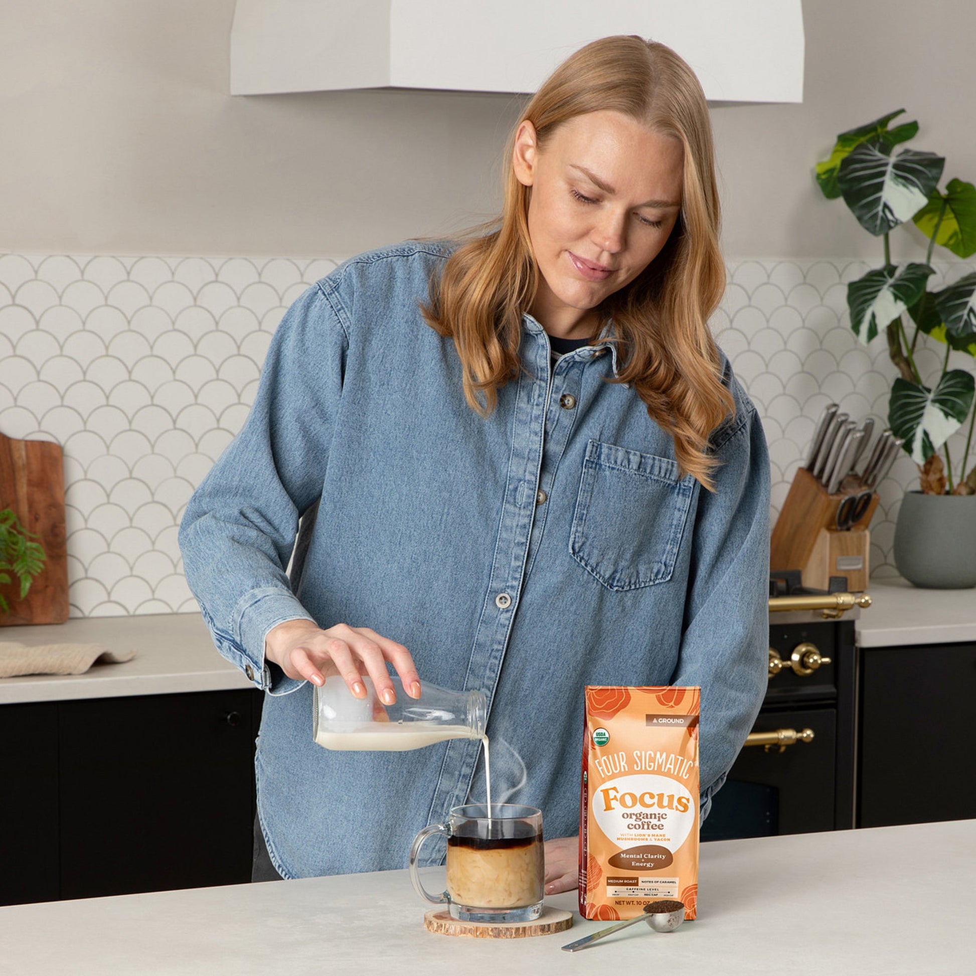 focus-ground-coffee-medium-l8 focus-ground-medium-lifestyle2.jpg